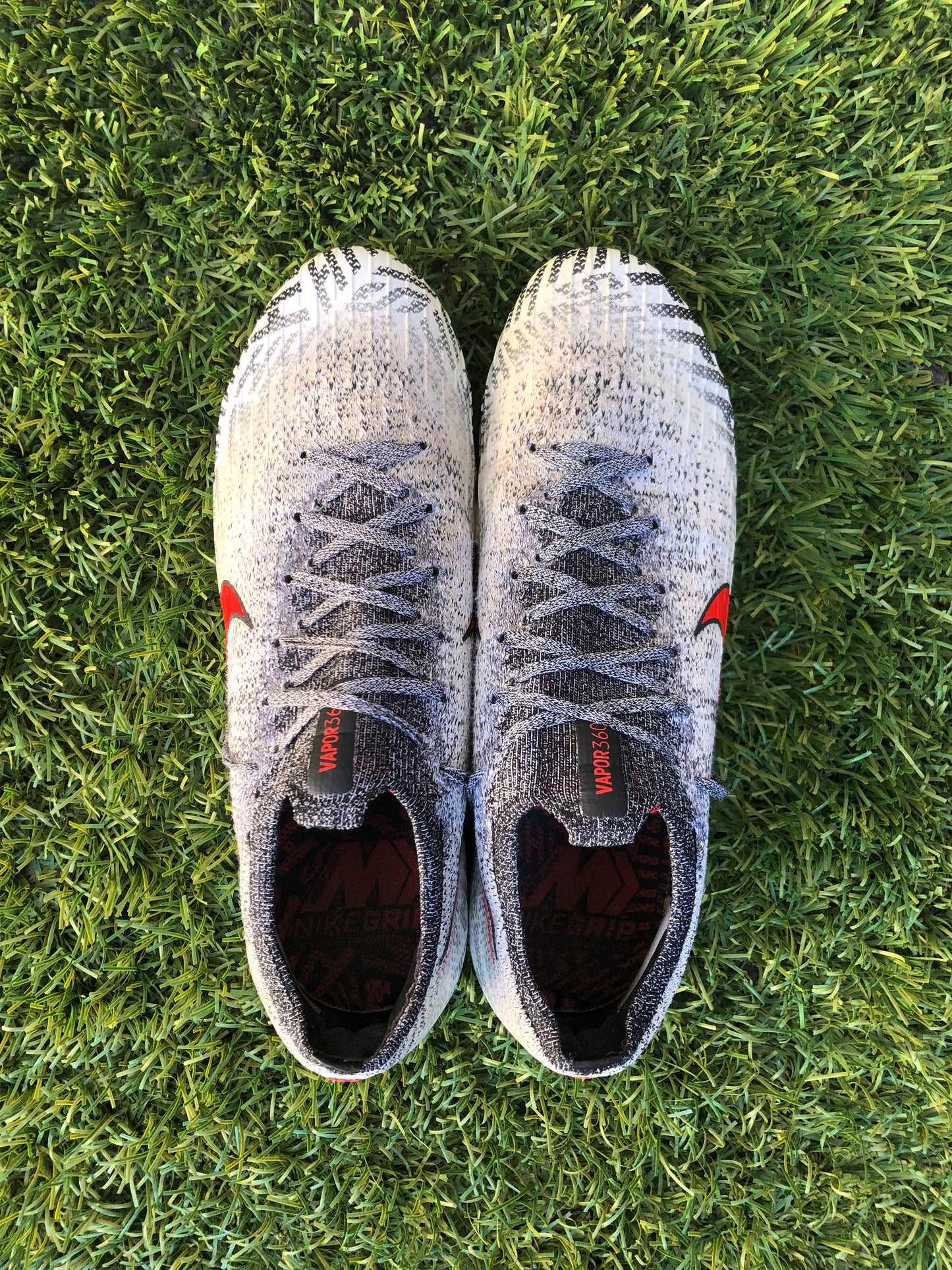 Nike Mercurial Vapor XII (7.5US)