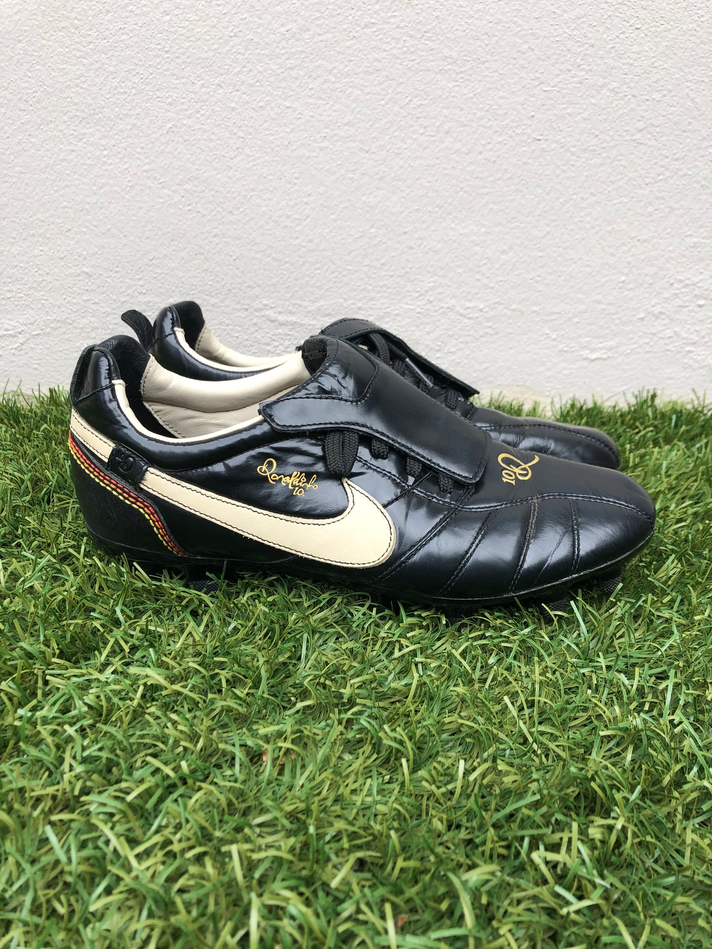 Nike Tiempo Ronaldinho 10R (8.5US)