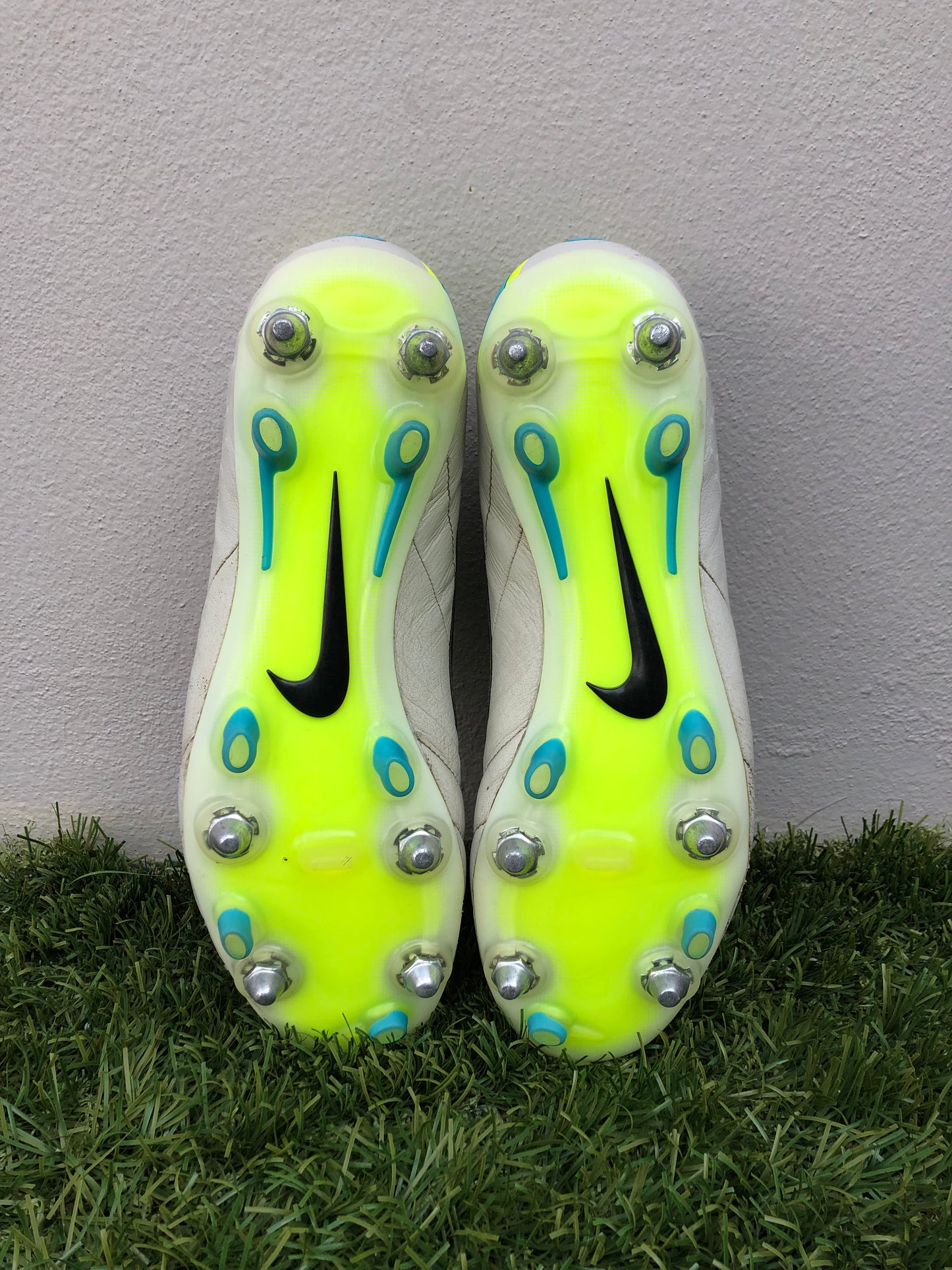 Nike Tiempo Legend IV (9.5US)