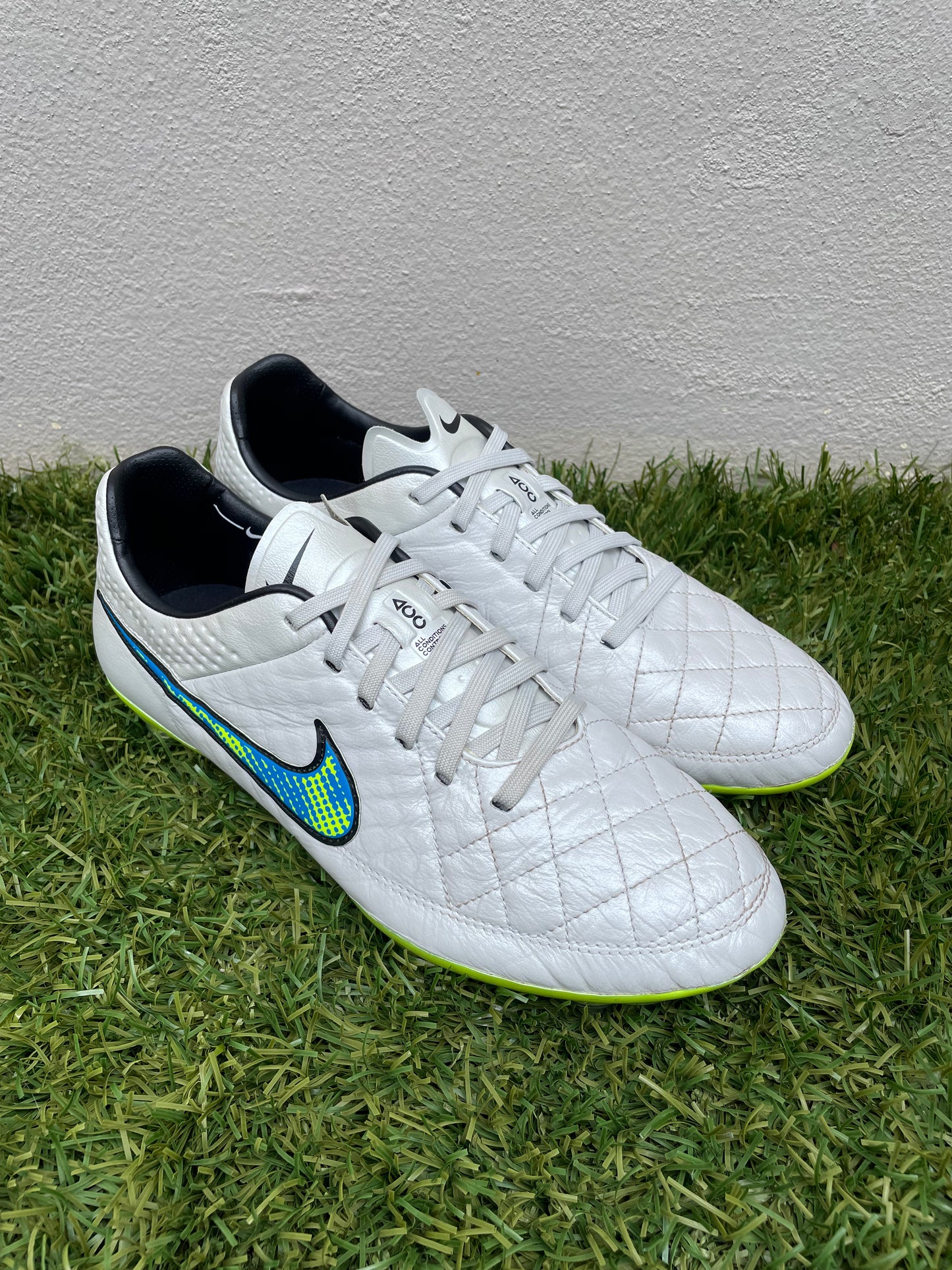 Nike Tiempo Legend V (7.5US)