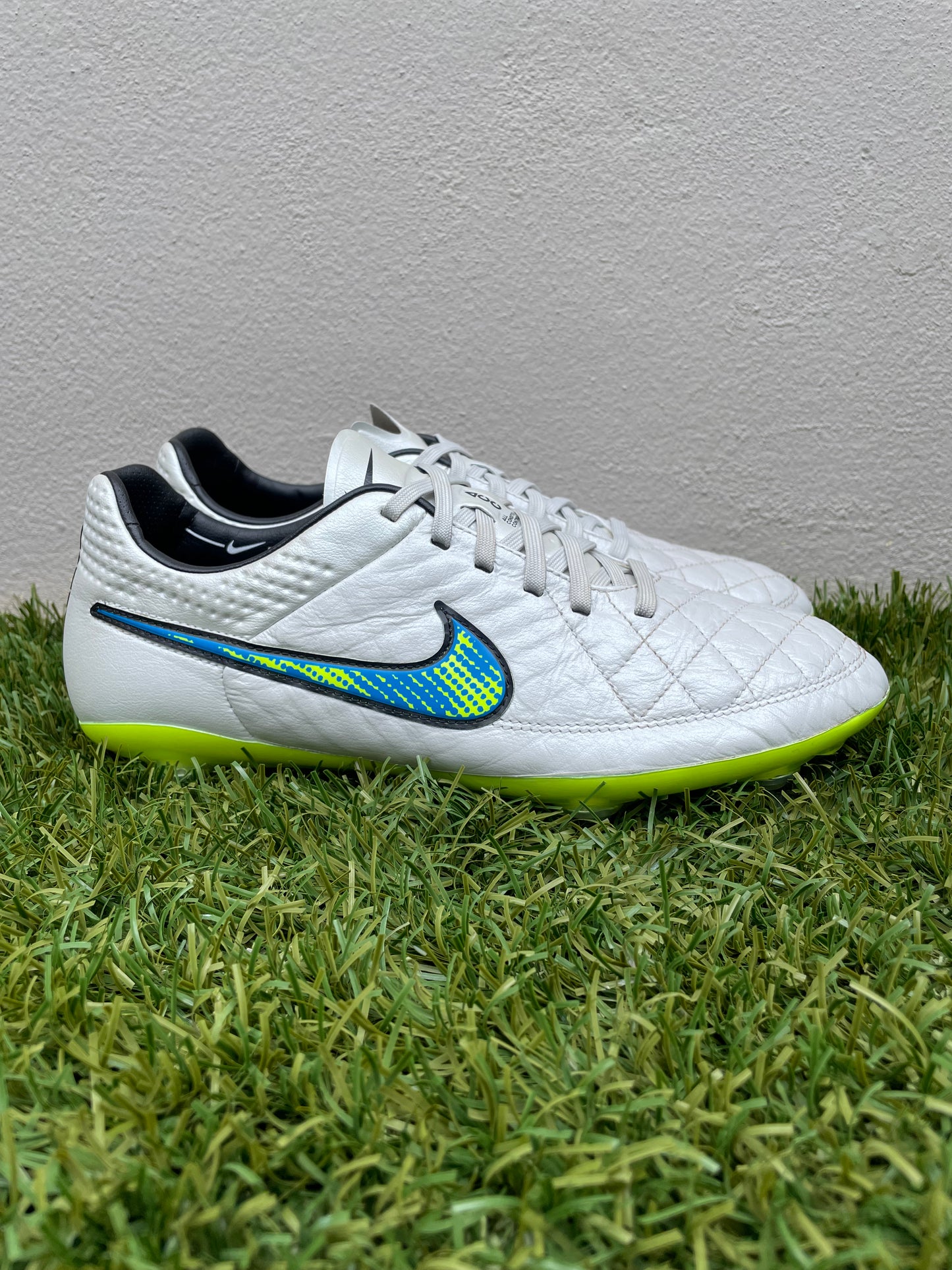 Nike Tiempo Legend V (7.5US)