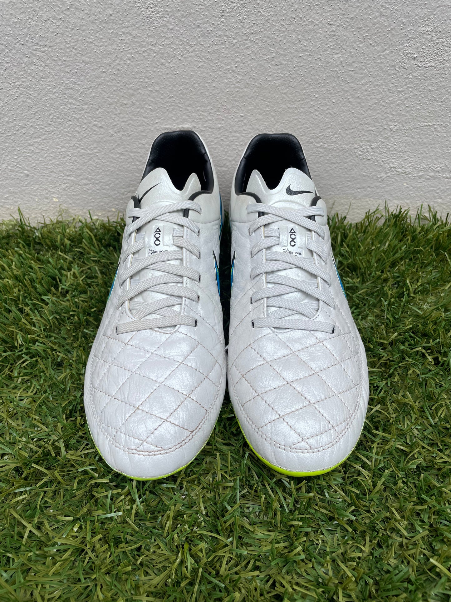 Nike Tiempo Legend V (7.5US)