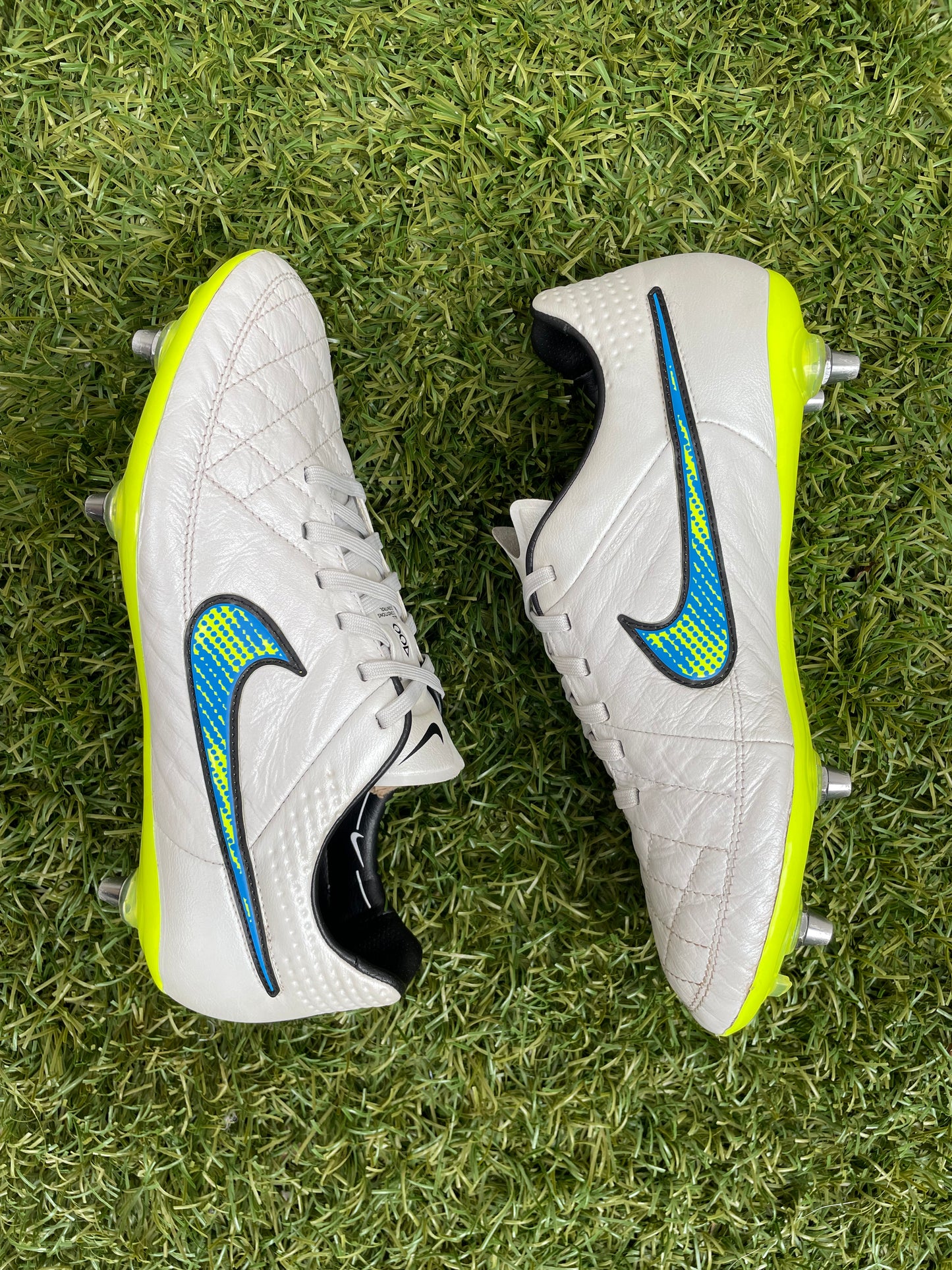 Nike Tiempo Legend V (7.5US)