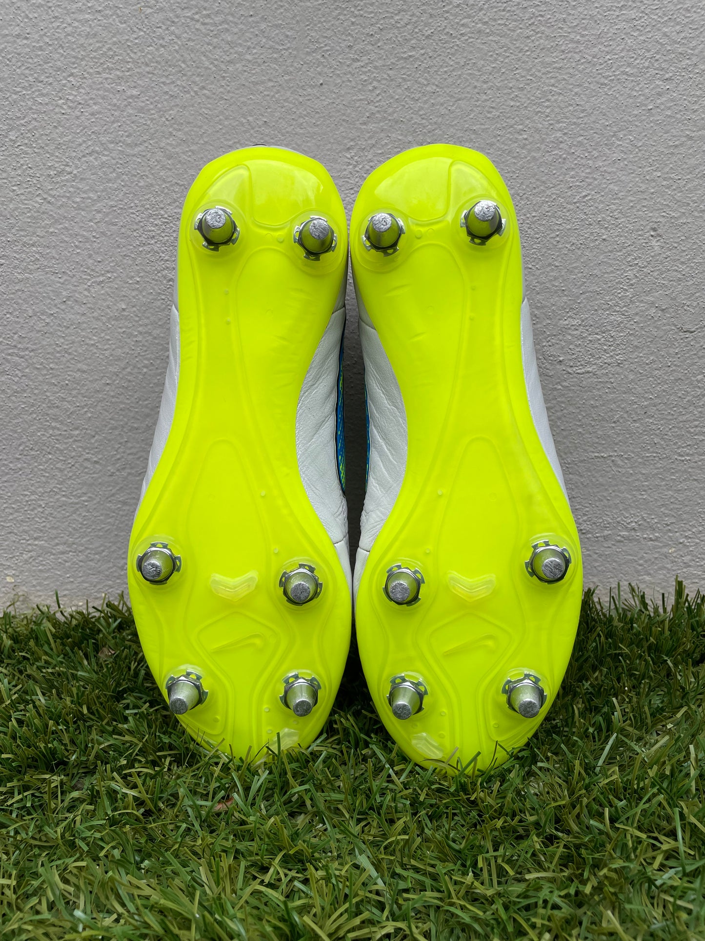 Nike Tiempo Legend V (7.5US)