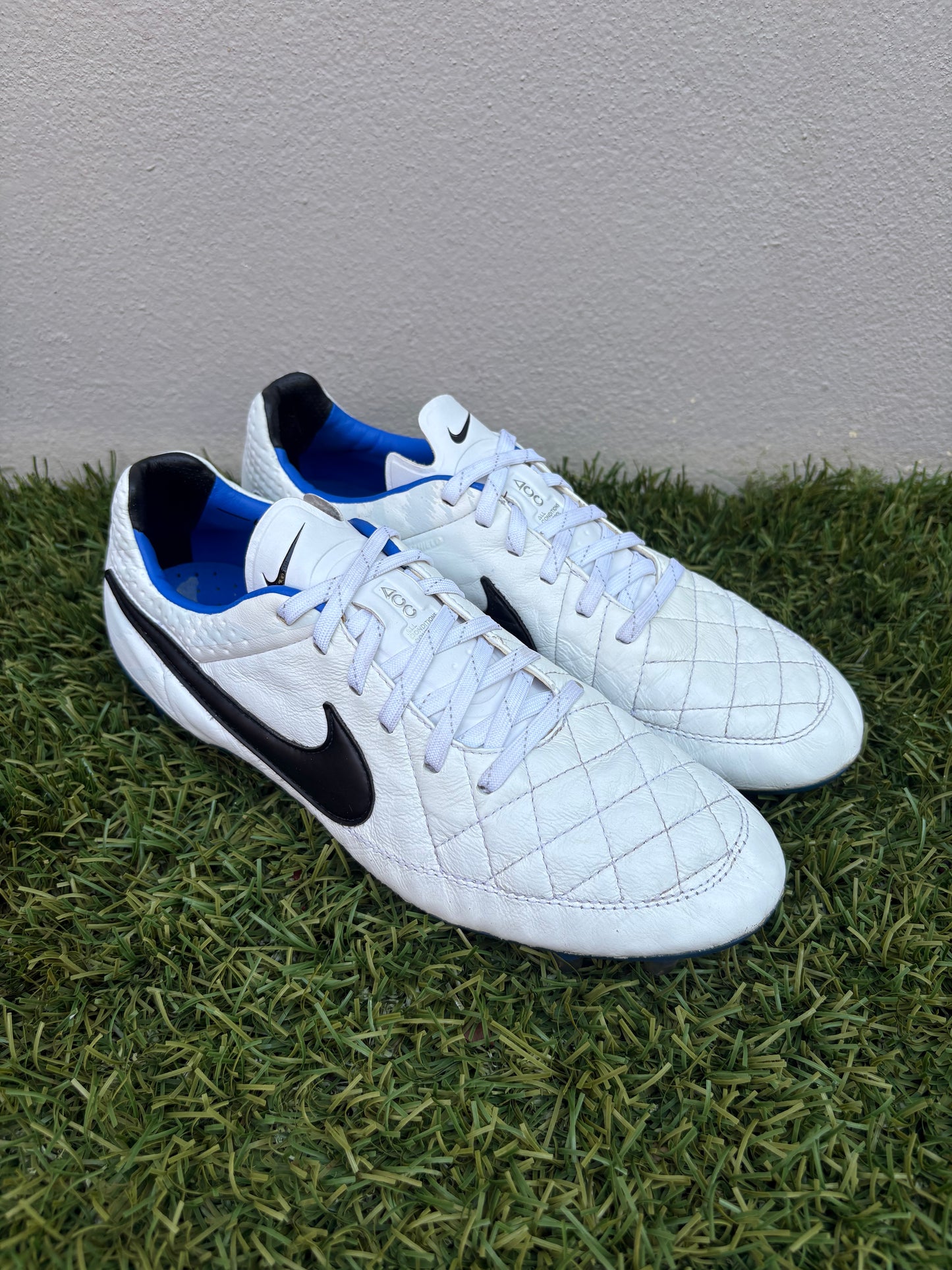 Nike Tiempo Legend V (8.5US)