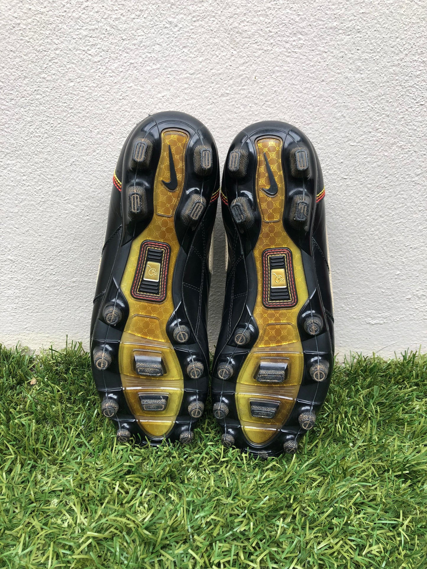 Nike Tiempo Ronaldinho 10R (8.5US)